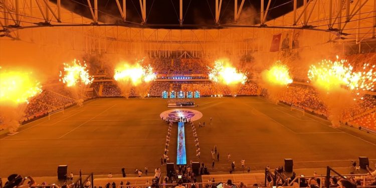 Adana Demirspor Şampiyonluk Kupasını Aldı