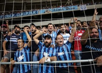 Taraftarlar Stadı Terk Etmedi Takımı Alkışladı!