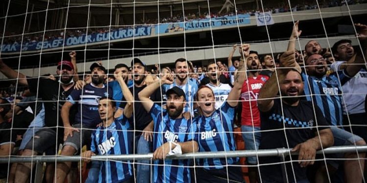 Taraftarlar Stadı Terk Etmedi Takımı Alkışladı!