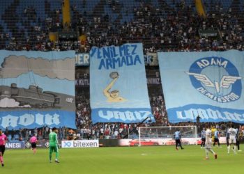 Tribünde Lider Adana Demirspor