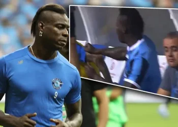 Balotelli oyundan çıktı, kulübeyi yumrukladı