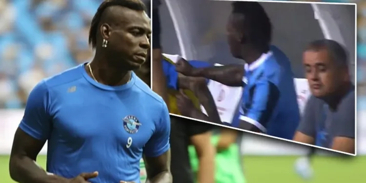 Balotelli oyundan çıktı, kulübeyi yumrukladı