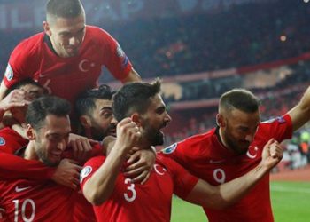 Milli futbolcu Adana Demirspor doğru