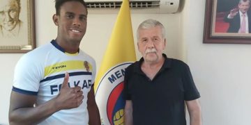 Mario Balotelli’nin kardeşi Menemenspor’da