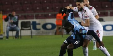 Penaltı Pozisyonu Hakeme Takıldı